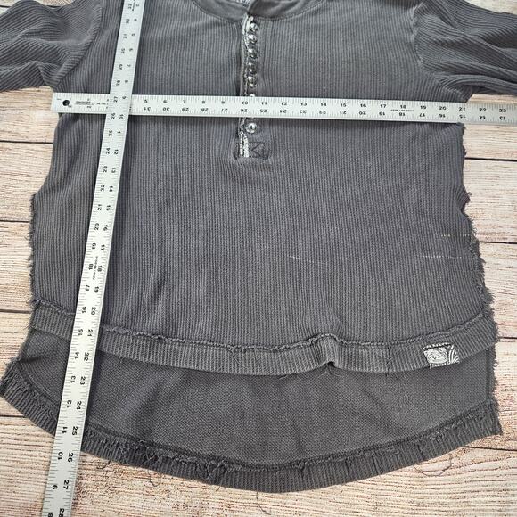 We The Free Distressed Long Sleeve Top Womens Extra Small XS Gray Paisley Henley - Picture 2 of 6